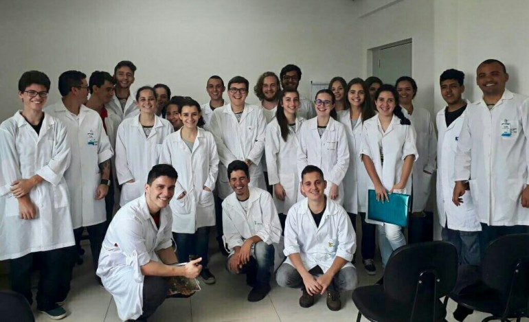 Visita ao laboratório dos alunos do IFSC